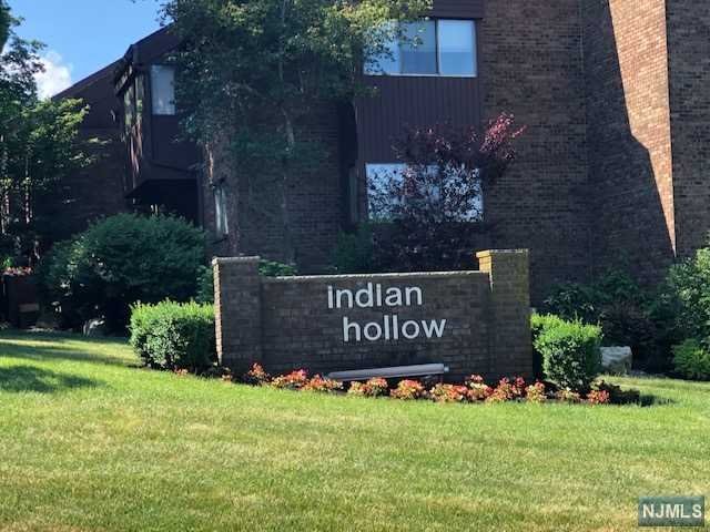 140 Indian Hollow Court, Mahwah, New Jersey - 2 Bedrooms  
2 Bathrooms  
5 Rooms - 