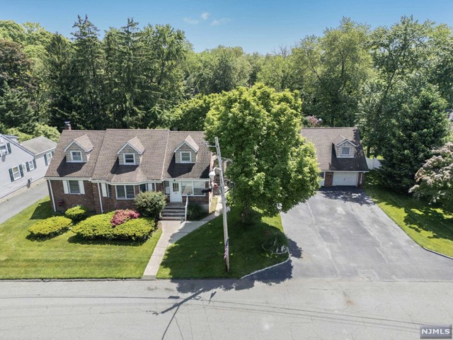 Photo 1 of 4749 Fairview Avenue, Closter, New Jersey, $1,495,000, Web #: 324017190