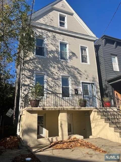 20 Linden Court 1, Jersey City, New Jersey - 2 Bedrooms  
1 Bathrooms  
4 Rooms - 