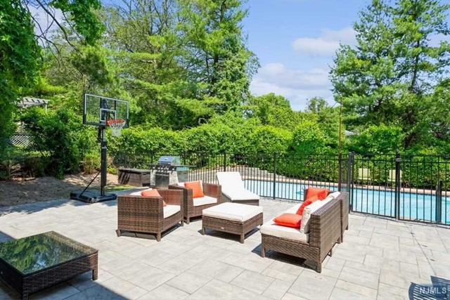 437 Summit Street, Englewood Cliffs, New Jersey - 5 Bedrooms  
5 Bathrooms  
10 Rooms - 