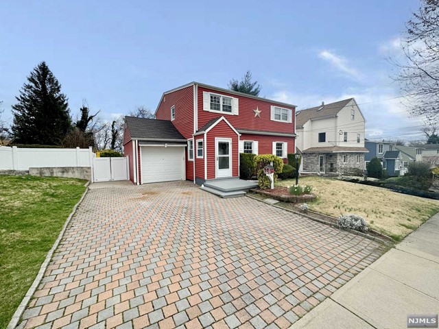 Photo 1 of 20 Beverly Hill Road, Clifton, New Jersey, $689,000, Web #: 324012152