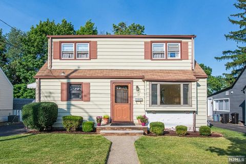 32 Long Hill Drive, Clifton, NJ 07013 - MLS#: 24028037