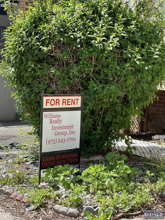Rental Property at 11 Ellington Street 1, East Orange, New Jersey - Bedrooms: 3 
Bathrooms: 1 
Rooms: 6  - $2,950 MO.