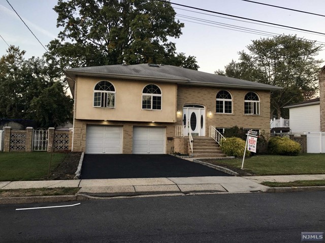 6 Elizabeth Court, Little Ferry, New Jersey - 4 Bedrooms  
3 Bathrooms  
10 Rooms - 