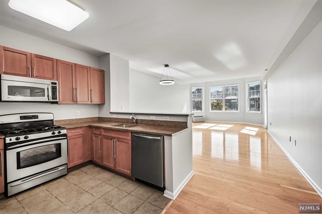 4 Constellation Place 407, Jersey City, New Jersey - 2 Bedrooms  
2 Bathrooms - 