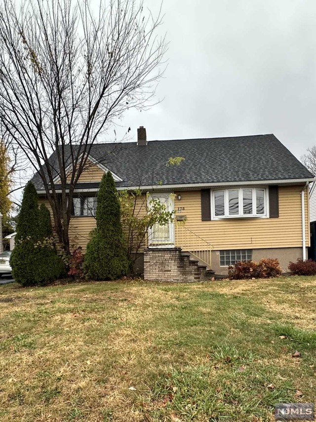 175 W Central Avenue, Maywood, New Jersey - 4 Bedrooms  
2 Bathrooms  
9 Rooms - 