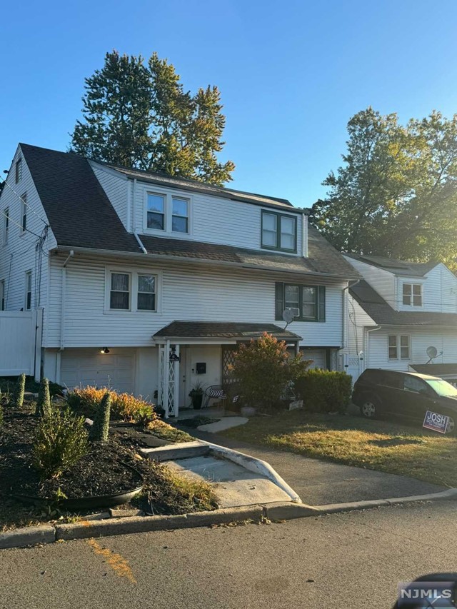 87 Westervelt Place, Teaneck, New Jersey - 2 Bedrooms  
1 Bathrooms  
5 Rooms - 