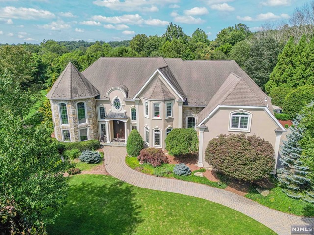 Photo 1 of 26 Mettowee Farms Court, Upper Saddle River, New Jersey, $2,899,000, Web #: 324011810
