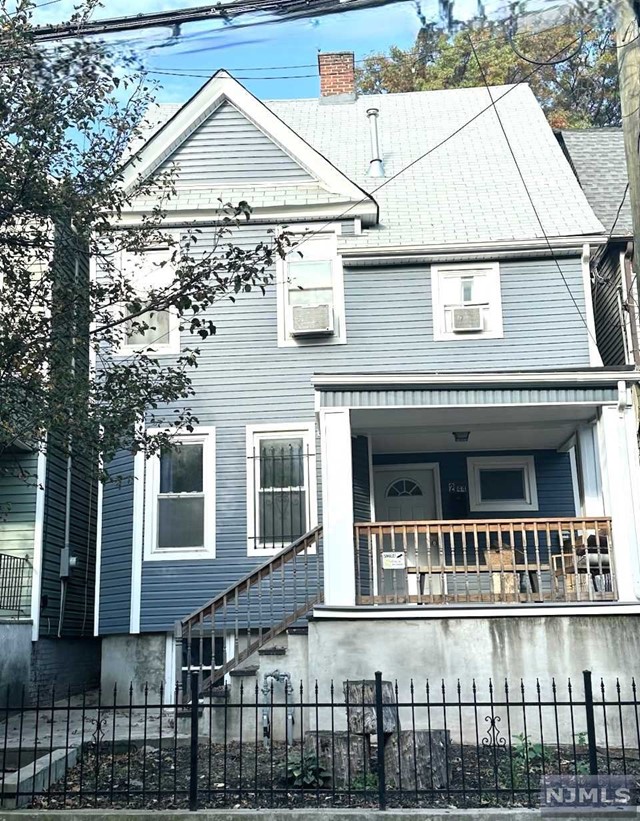 244 N 6th Street, Newark, New Jersey - 7 Bedrooms  
4 Bathrooms  
14 Rooms - 