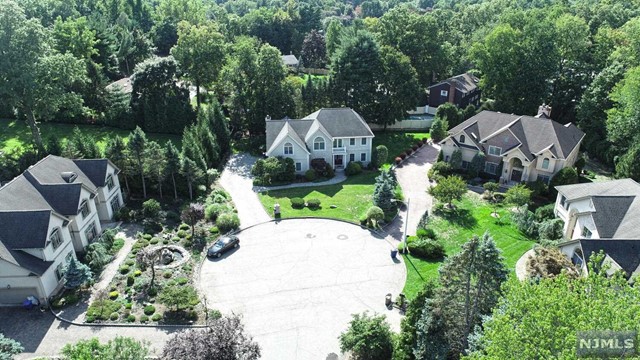 Property for Sale at 30 Kensington Court, Norwood, New Jersey - Bedrooms: 5 
Bathrooms: 6 
Rooms: 16  - $1,497,000