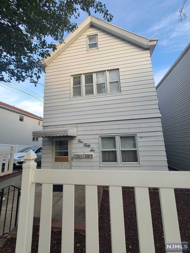 156 Westminster Place 2nd Floor, Lodi, New Jersey - 2 Bedrooms  
1 Bathrooms  
4 Rooms - 