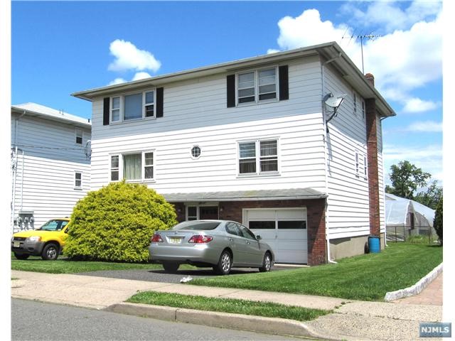 Photo 1 of 51 Spruce Street 2, Elmwood Park, New Jersey, $2,400, Web #: 324034808