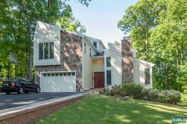 Property for Sale at 212 Highwood Avenue, Tenafly, New Jersey - Bedrooms: 5 
Bathrooms: 4 
Rooms: 10  - $1,999,000