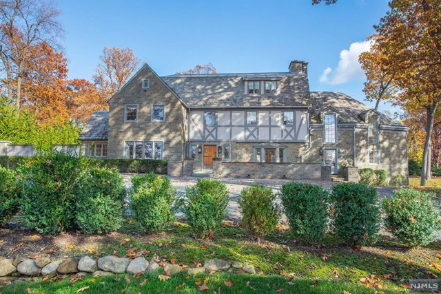 Property for Sale at 57 Oval Road, Essex Fells, New Jersey - Bedrooms: 6 
Bathrooms: 7 
Rooms: 12  - $2,000,000