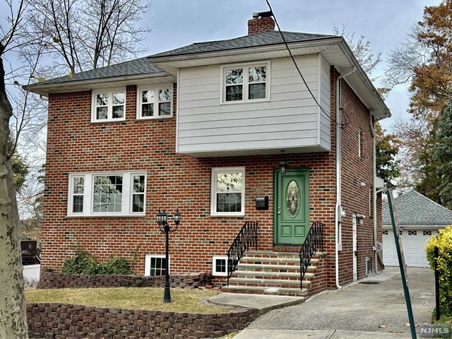 Rental Property at 661 Day Avenue, Ridgefield, New Jersey - Bedrooms: 3 
Bathrooms: 3 
Rooms: 6  - $4,500 MO.