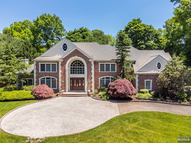 154 Saddle River Road, Saddle River, New Jersey - 5 Bedrooms  
5 Bathrooms  
14 Rooms - 