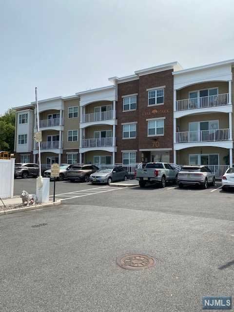 Rental Property at 70 Oak Street 307, Rochelle Park, New Jersey - Bedrooms: 3 
Bathrooms: 2 
Rooms: 4  - $3,900 MO.