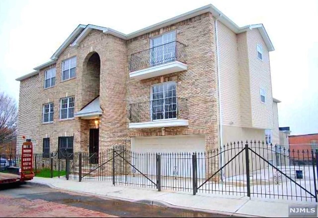 Property for Sale at 9092 Kinney Street, Newark, New Jersey - Bedrooms: 8 
Bathrooms: 5 
Rooms: 22  - $950,000