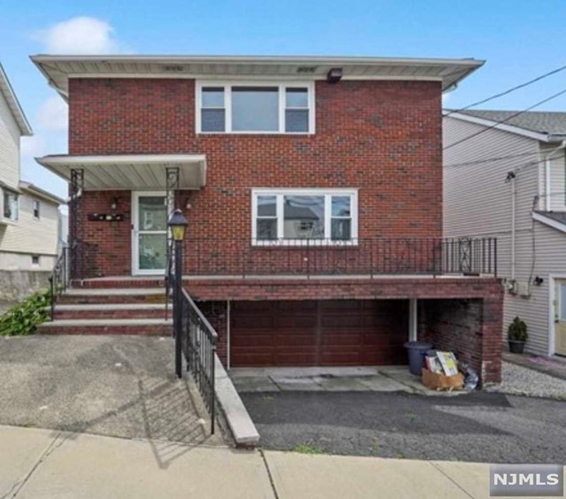 Rental Property at 444 Thomas Avenue, Lyndhurst, New Jersey - Bedrooms: 3 
Bathrooms: 2 
Rooms: 6  - $3,150 MO.