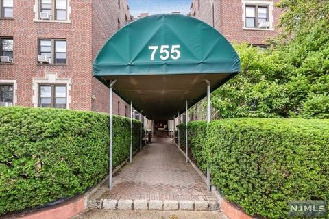 755 Anderson Avenue Unit 1F, Cliffside Park, NJ 07010 - MLS#: 24026846