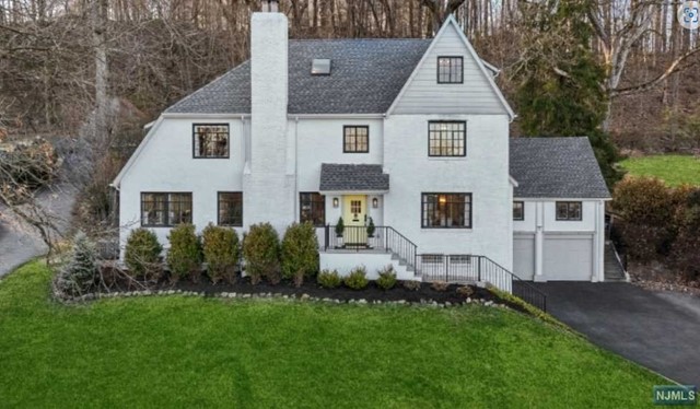Property for Sale at 152 Highland Avenue, Montclair, New Jersey - Bedrooms: 6 
Bathrooms: 6 
Rooms: 16  - $1,999,000