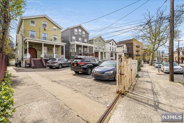 Property for Sale at 182 Summit Avenue, Jersey City, New Jersey - Bedrooms: 12 
Bathrooms: 7 
Rooms: 28  - $2,499,000