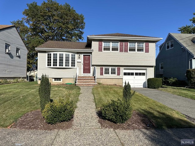 12 Josh Court, Clifton, New Jersey - 3 Bedrooms  
2 Bathrooms  
5 Rooms - 