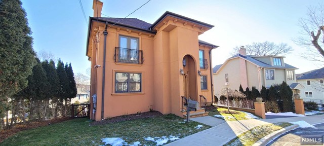 Rental Property at 416 Oncrest Terrace, Cliffside Park, New Jersey - Bedrooms: 4 
Bathrooms: 4 
Rooms: 10  - $7,500 MO.