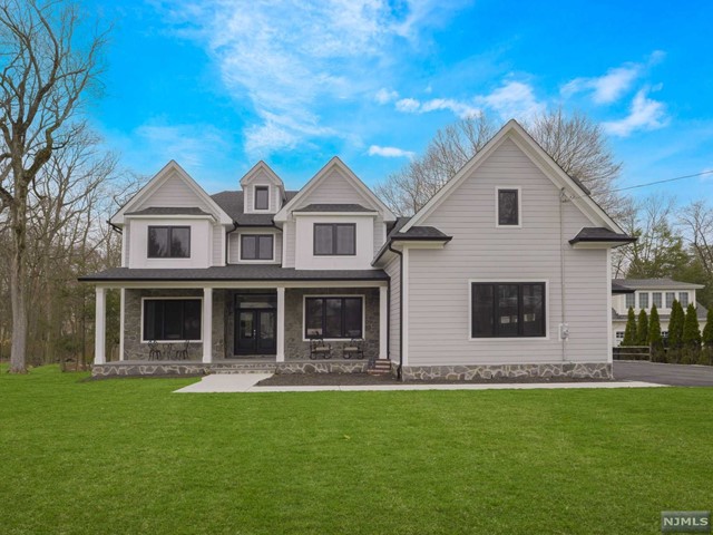 Property for Sale at 130 Mallinson Street, Allendale, New Jersey - Bedrooms: 6 
Bathrooms: 6.5 
Rooms: 15  - $1,950,000