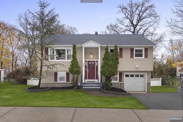 7 Venna Avenue, North Haledon, New Jersey - 4 Bedrooms  
2 Bathrooms  
7 Rooms - 