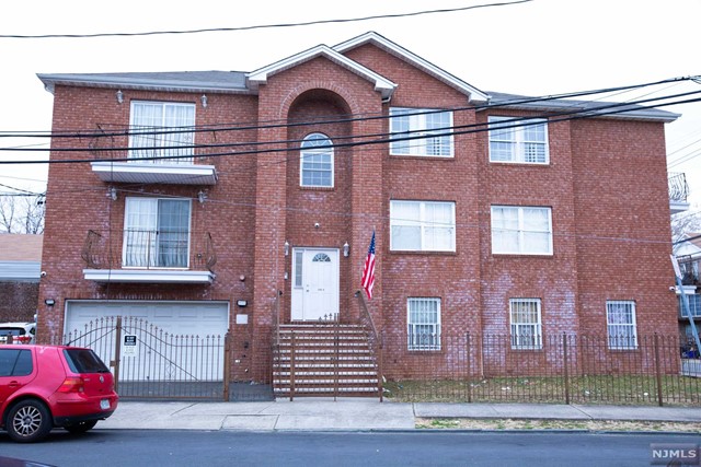 Rental Property at 356358 Hawthorne Avenue 3, Newark, New Jersey - Bedrooms: 4 
Bathrooms: 2 
Rooms: 7  - $2,800 MO.