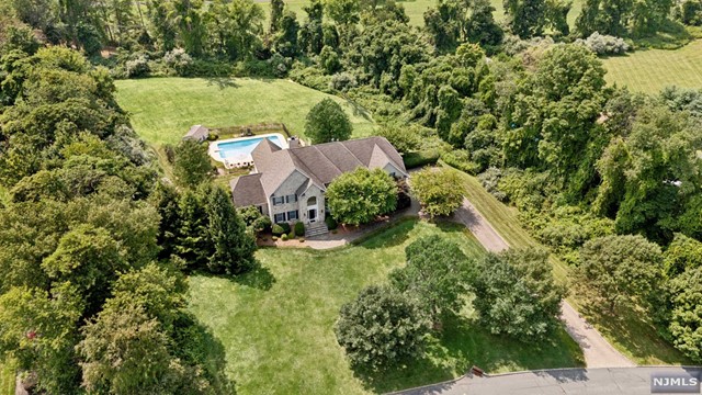 8 Highland Drive, Chester Twp, New Jersey - 4 Bedrooms  
4.5 Bathrooms  
13 Rooms - 