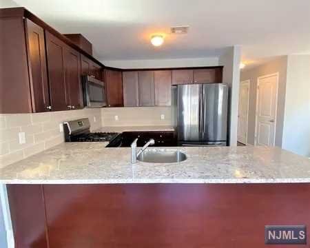 Property for Sale at 33 N 7th Street, Newark, New Jersey - Bedrooms: 8 
Bathrooms: 5 
Rooms: 18  - $799,000