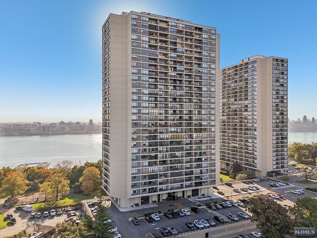 Property for Sale at 6 Horizon Road 1503, Fort Lee, New Jersey - Bedrooms: 1 
Bathrooms: 1  - $239,000