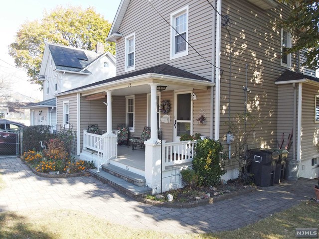 15 Melrose Avenue, Bergenfield, New Jersey - 3 Bedrooms  
2 Bathrooms  
7 Rooms - 