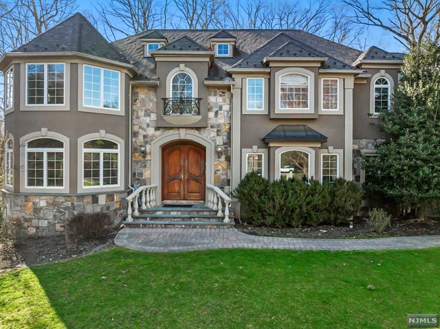 Property for Sale at 11 Cobblestone Drive, Upper Saddle River, New Jersey - Bedrooms: 6 
Bathrooms: 6 
Rooms: 15  - $1,999,000