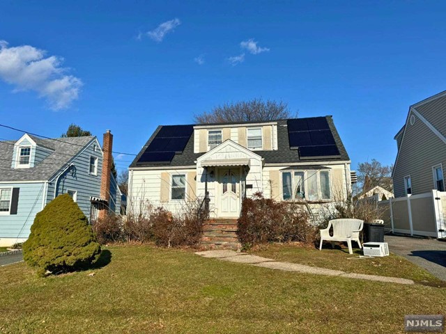 733 5th Avenue, Lyndhurst, New Jersey - 4 Bedrooms  
1 Bathrooms  
6 Rooms - 