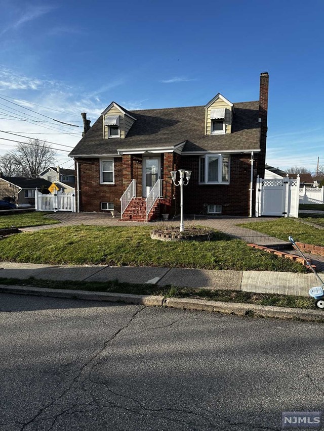 Rental Property at 189 South Street, Saddle Brook, New Jersey - Bedrooms: 3 
Bathrooms: 2 
Rooms: 7  - $3,500 MO.