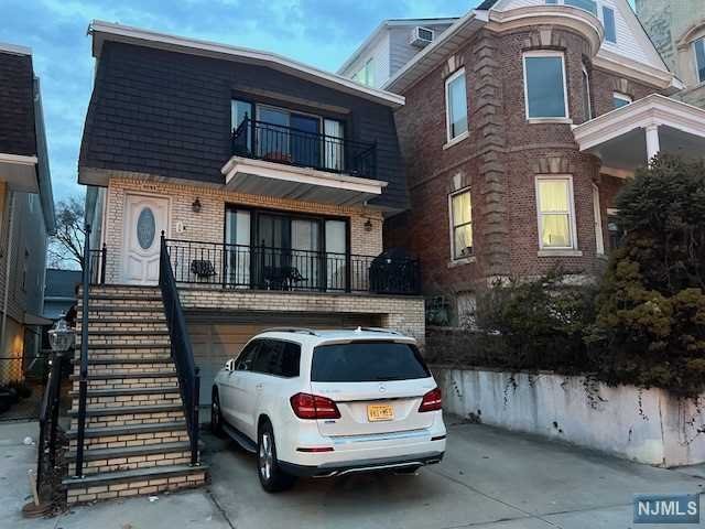 Property for Sale at 1021 Boulevard East, Weehawken, New Jersey - Bedrooms: 7 
Bathrooms: 5 
Rooms: 15  - $2,200,000