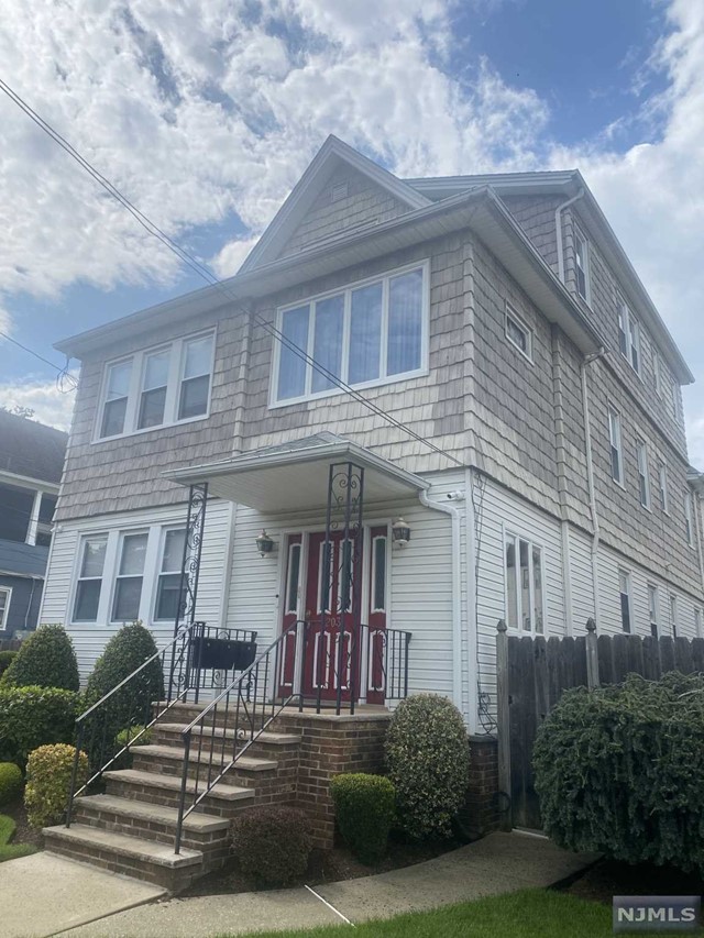 203 Beech Street 2, Kearny, New Jersey - 2 Bedrooms  
1 Bathrooms  
6 Rooms - 