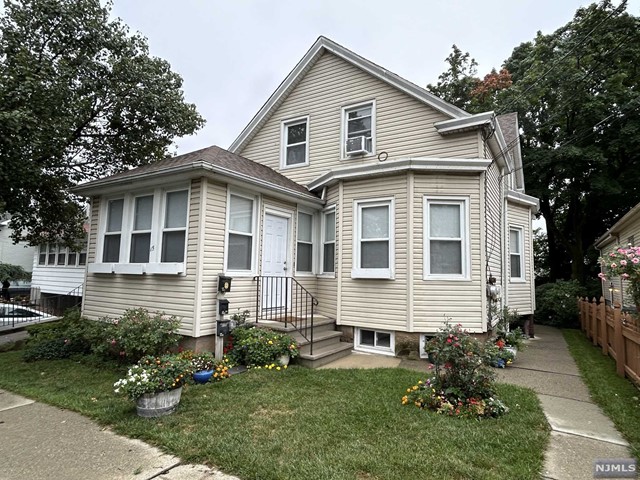 15 N 14th Street, Hawthorne, New Jersey - 1 Bedrooms  
1 Bathrooms  
4 Rooms - 