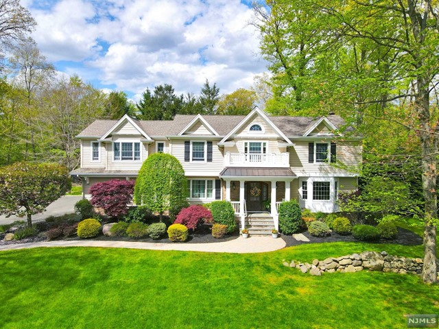 Property for Sale at 3 Lark Lane, Montvale, New Jersey - Bedrooms: 6 
Bathrooms: 3 
Rooms: 10  - $1,395,000