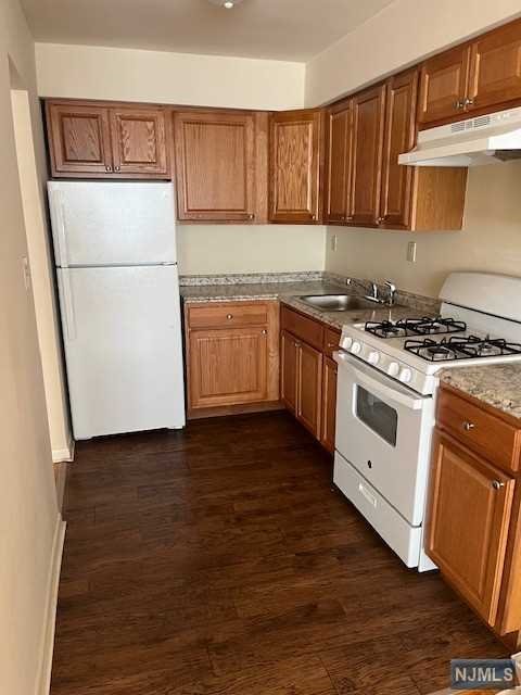 860 Main Street 5A, Hackensack, New Jersey - 1 Bedrooms  
1 Bathrooms  
4 Rooms - 