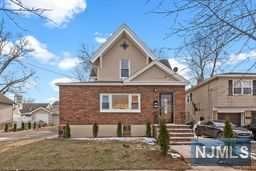 371 Parker Avenue, Hackensack, New Jersey - 4 Bedrooms  
3 Bathrooms  
7 Rooms - 