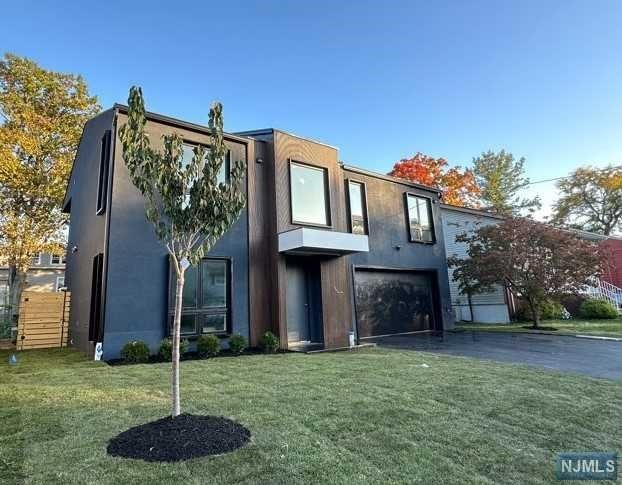 Property for Sale at 6 Henry Street, Englewood Cliffs, New Jersey - Bedrooms: 4 
Bathrooms: 5 
Rooms: 7  - $1,895,000