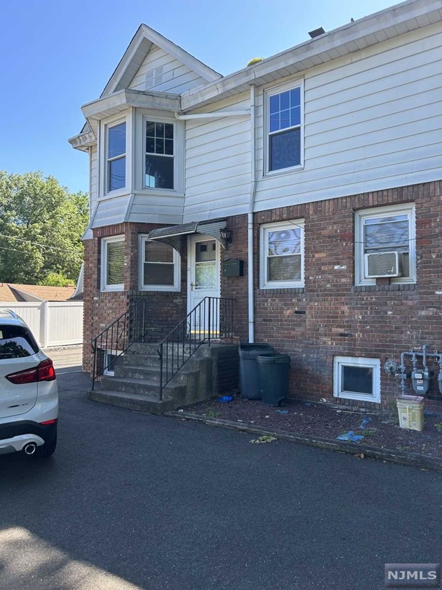 334 High Mountain Road 1, North Haledon, New Jersey - 2 Bedrooms  
1 Bathrooms  
4 Rooms - 
