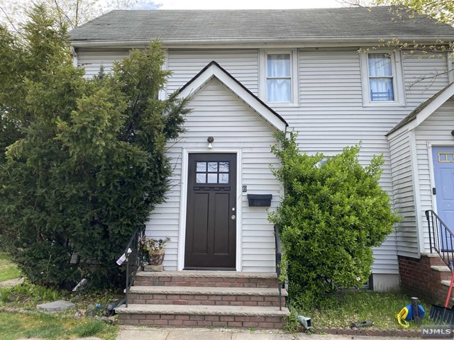 Rental Property at 99 Lincoln Avenue, Bergenfield, New Jersey - Bedrooms: 4 
Bathrooms: 2 
Rooms: 7  - $3,850 MO.