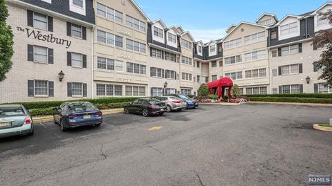 131 Clinton Place Unit 318, Hackensack, NJ 07601 - MLS#: 24026068