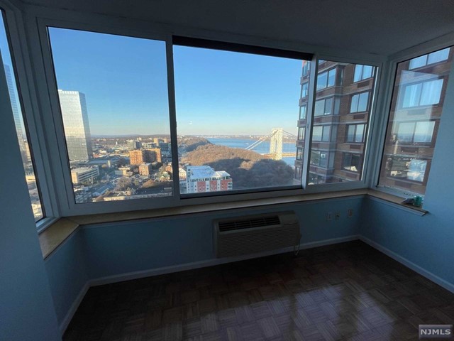 100 Old Palisade Road 3815, Fort Lee, New Jersey - 1 Bedrooms  
1 Bathrooms  
5 Rooms - 