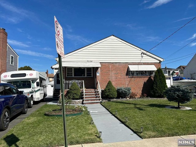 Property for Sale at 3840 Lexington Avenue, Paterson, New Jersey - Bedrooms: 2 
Bathrooms: 2 
Rooms: 5  - $495,000